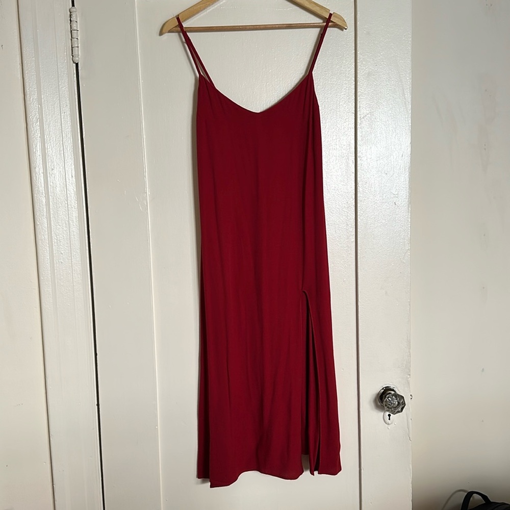 Reformation Crimini dress sz 4 in a deep red color